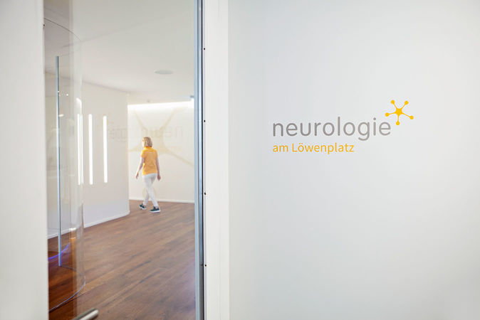 neurologie-am-loewenplatz_luzern_eingang-1.jpg